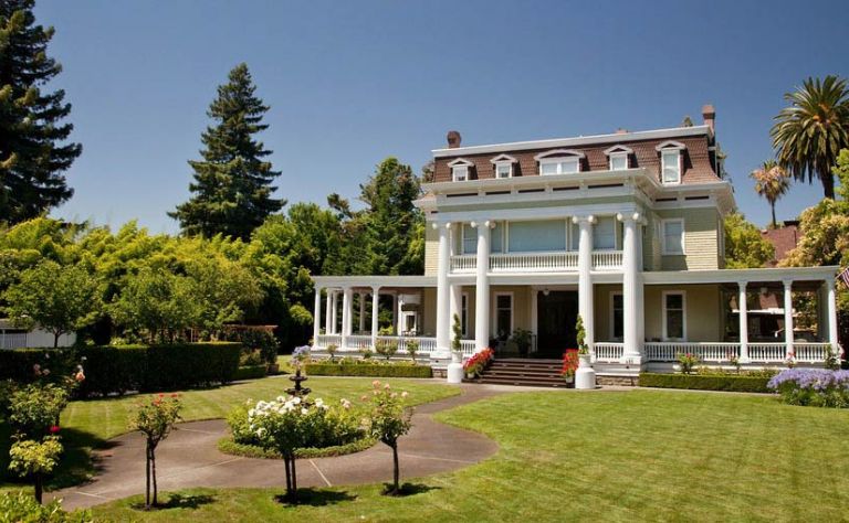 Churchill Manor Bed and Breakfast Image